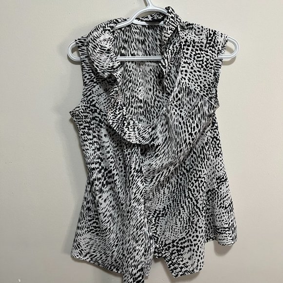 2 for 20  ⭐️ Banana republic sleeveless shirt size M - Picture 2 of 7